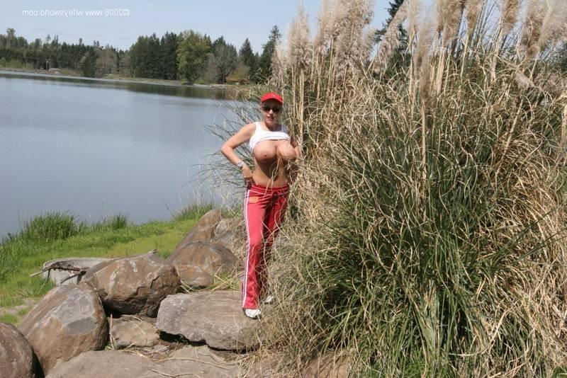 14P Wifey gets a facial on the golf course