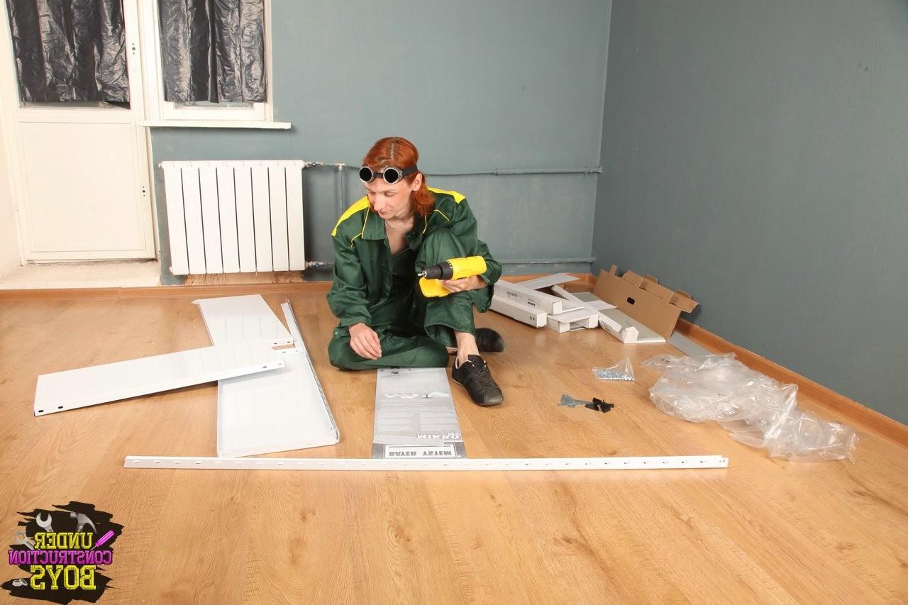 12P One on one sex featuring eager construction guys in action