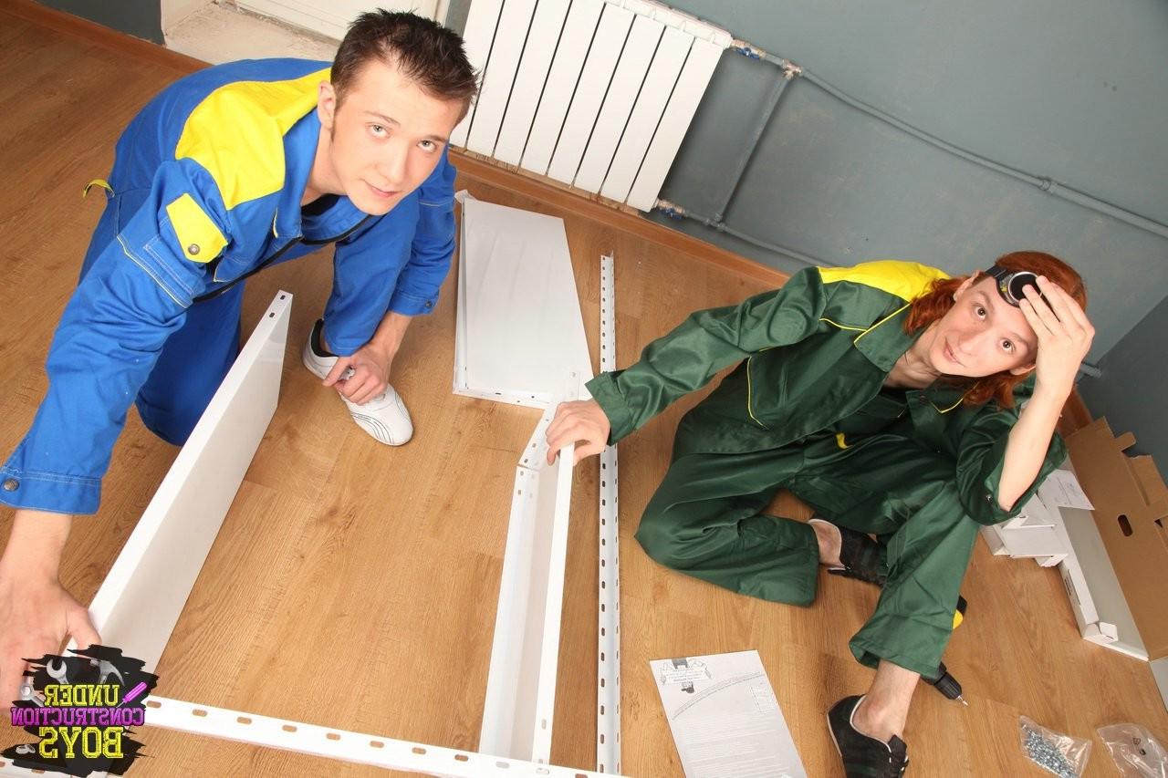 12P One on one sex featuring eager construction guys in action