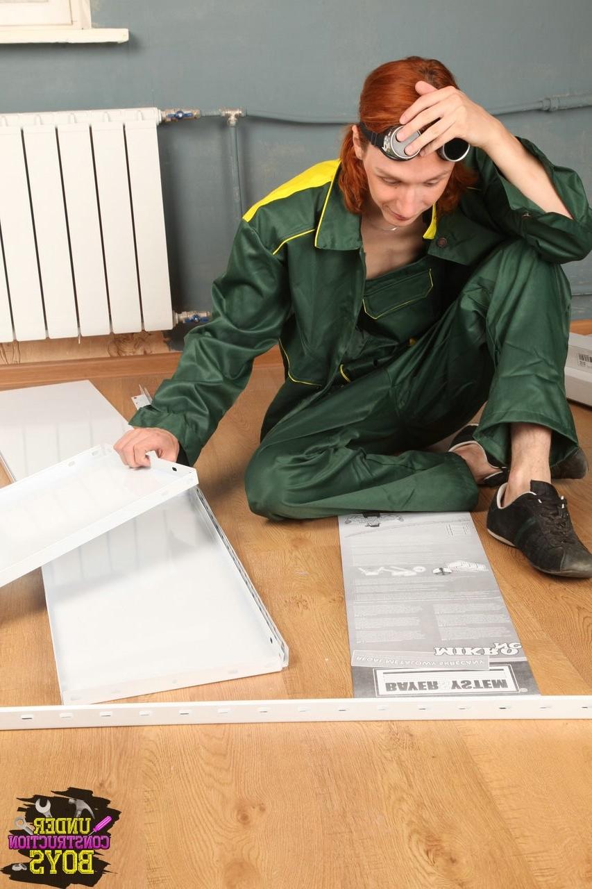 12P Guy in charge of welding gives head to his good friend
