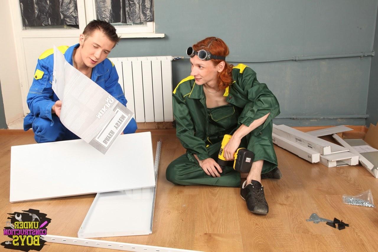 12P Guy in charge of welding gives head to his good friend
