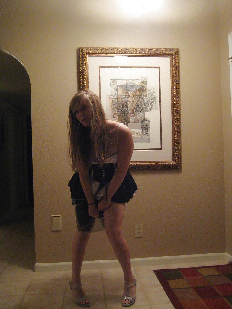 25P Rich Playful Teen From SmutDates
