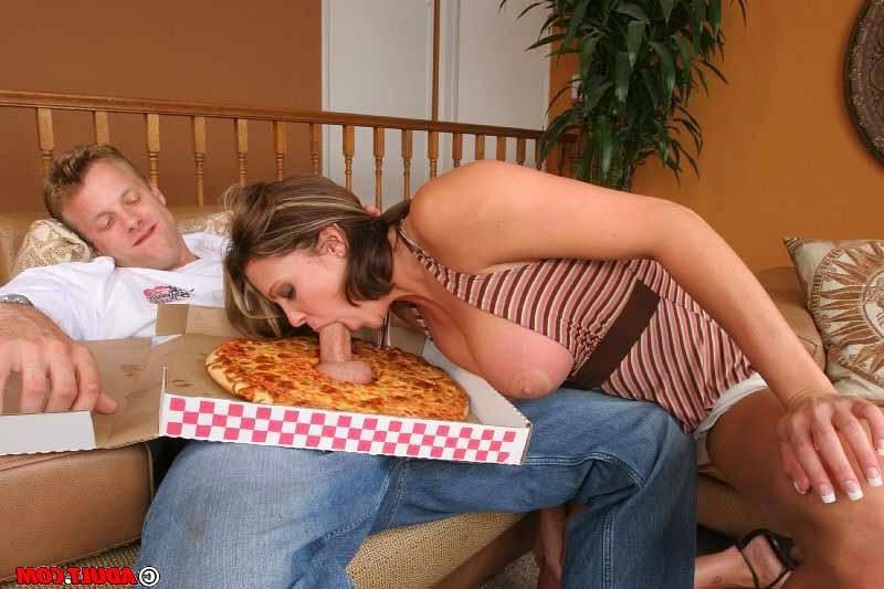 15P Hot babe fucking and sucking in fetish with delivery boy