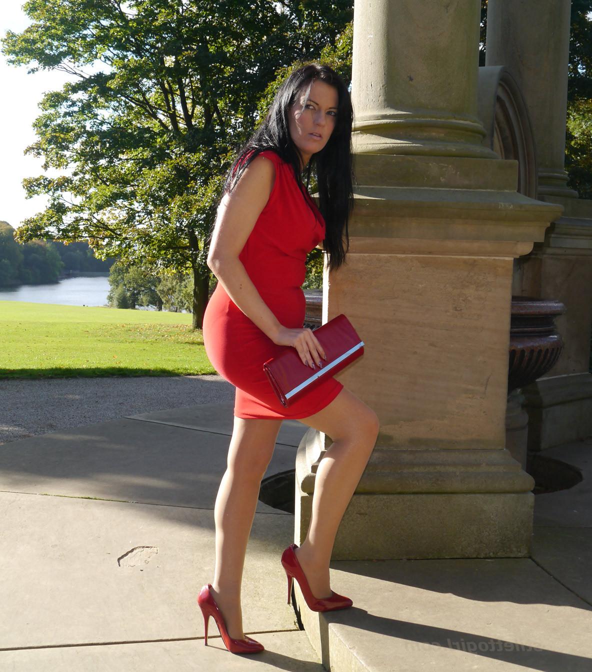 12P Sexy babe with shoe fetish takes a stroll outdoors wearing a tight red dress wit