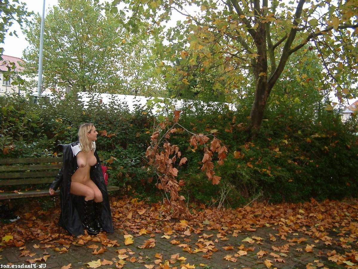 16P Uk amateur exhibitionist Emma nude in public whilst flashing traffic and pedestr