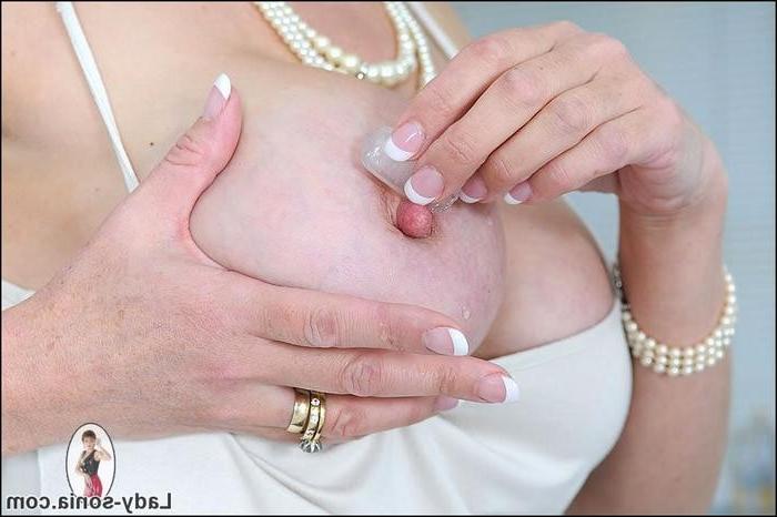 15P Lady Sonia Icing Her Tits