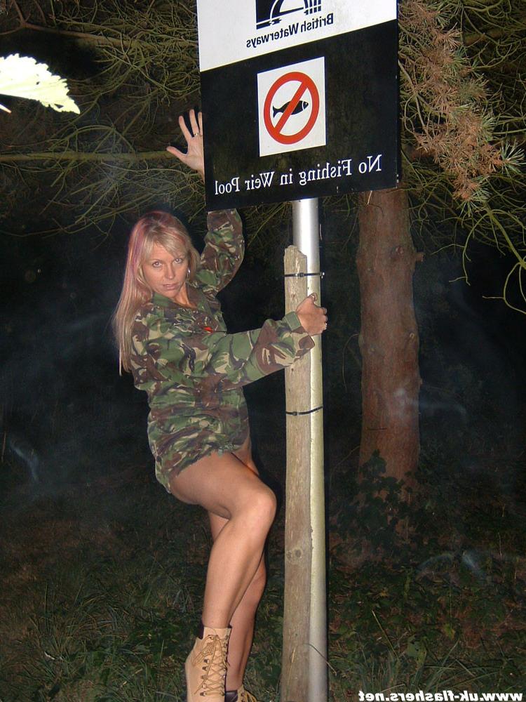 16P Mature public park flashing at night and blondes nude sightseeing