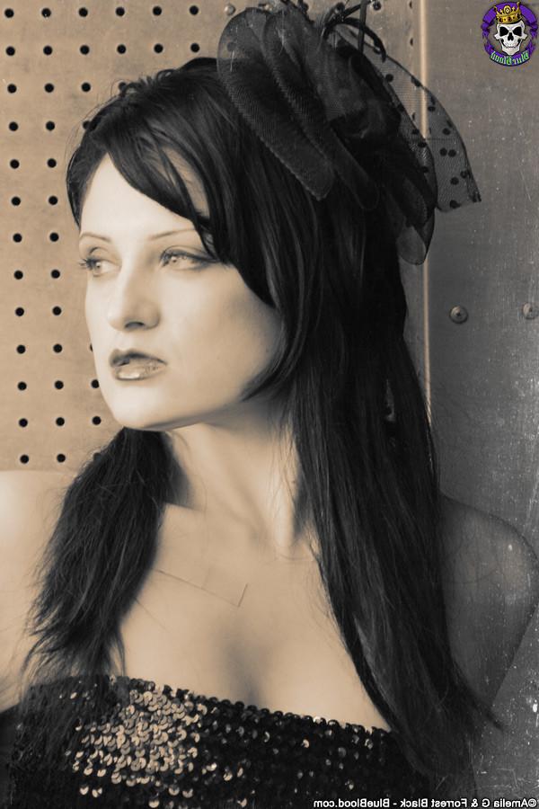 15P Retro Classic Gothic Showgirl Annika Amour Lifts Her Sequin Skir