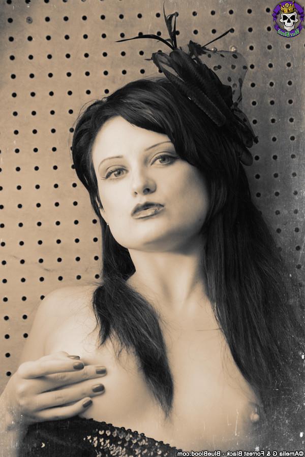 15P Retro Classic Gothic Showgirl Annika Amour Lifts Her Sequin Skir