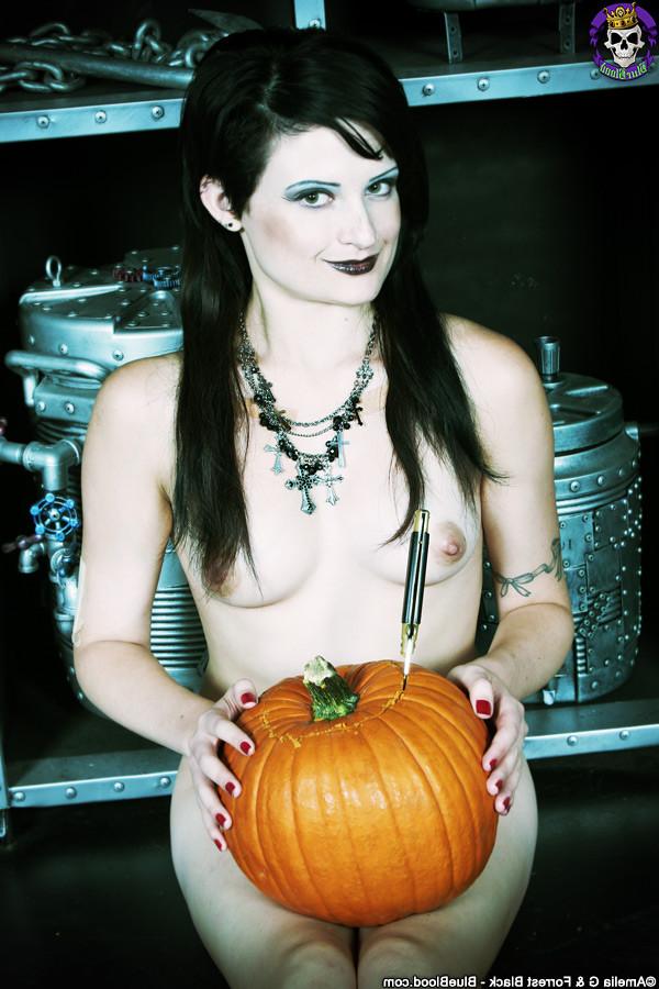15P Classic Gothic Halloween Pinup Babe with her Pumpkin