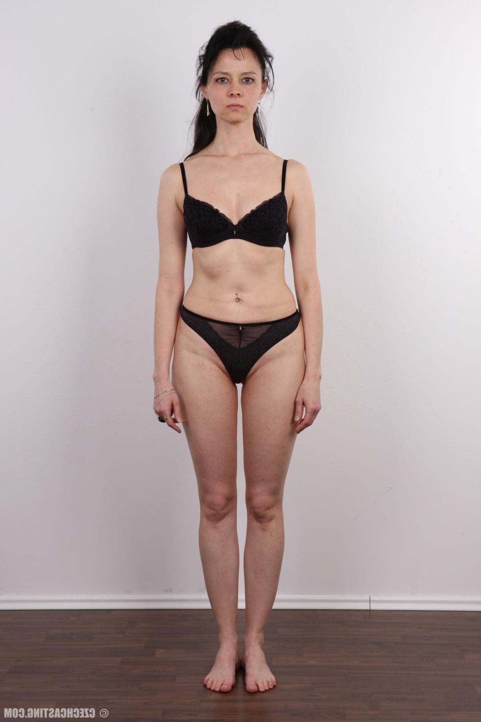 15P Mature brunette in casting pics