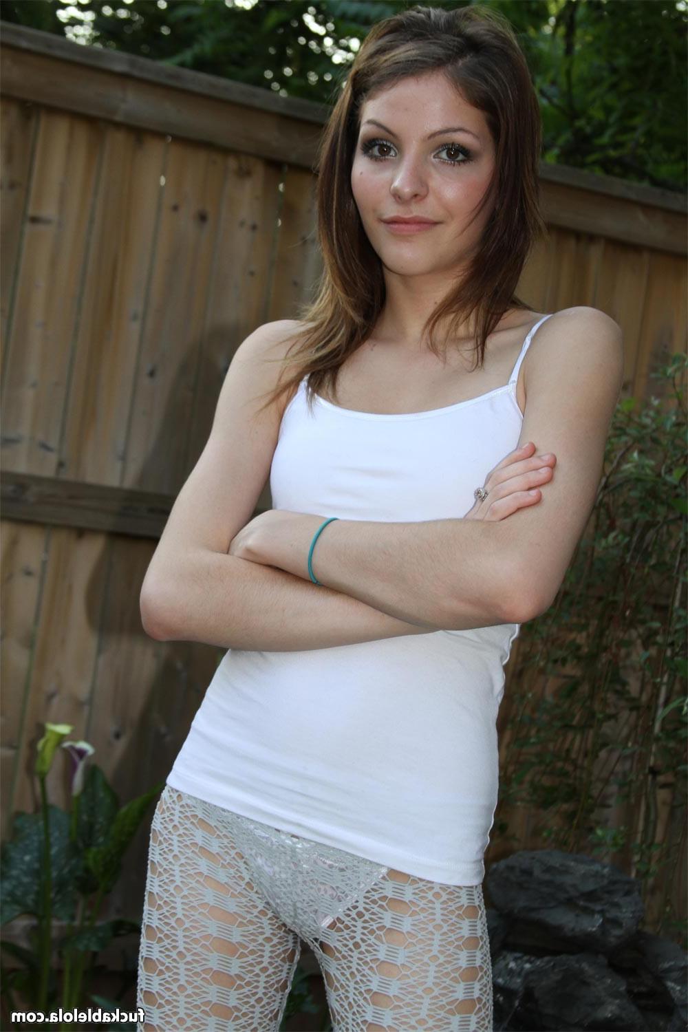16P Skinny teen in pantyhose