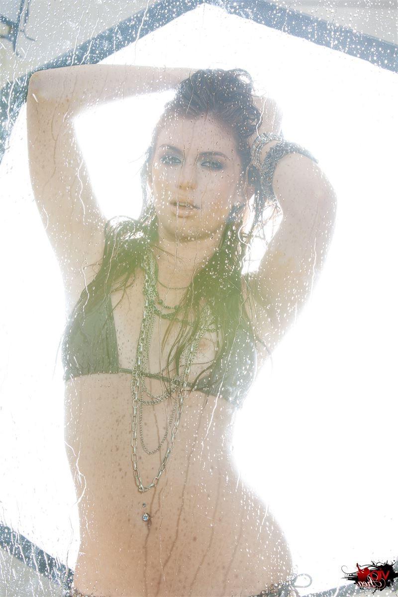 16P Ashlyn Rae gets wet in the shower and poses by a mirror