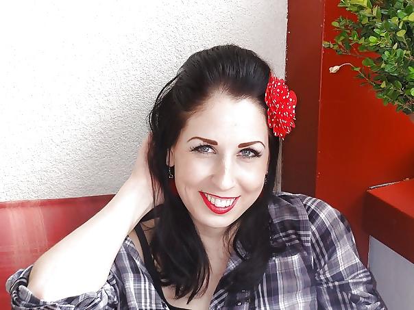 6P Plz cumshot on her..& comment