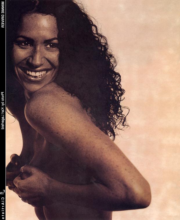 15P witty British actress Minnie Driver nude pictures