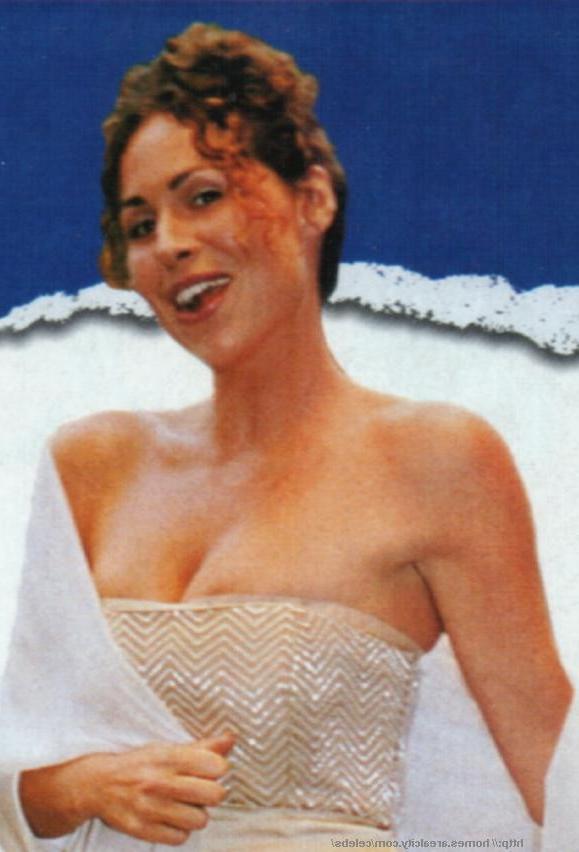 15P witty British actress Minnie Driver nude pictures
