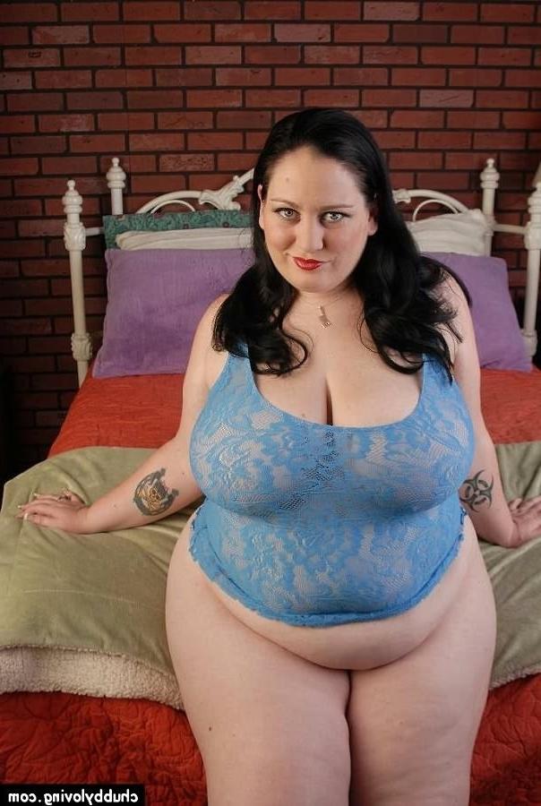 16P Juicy fat bigtits brunette getting nasty and playing a dildo