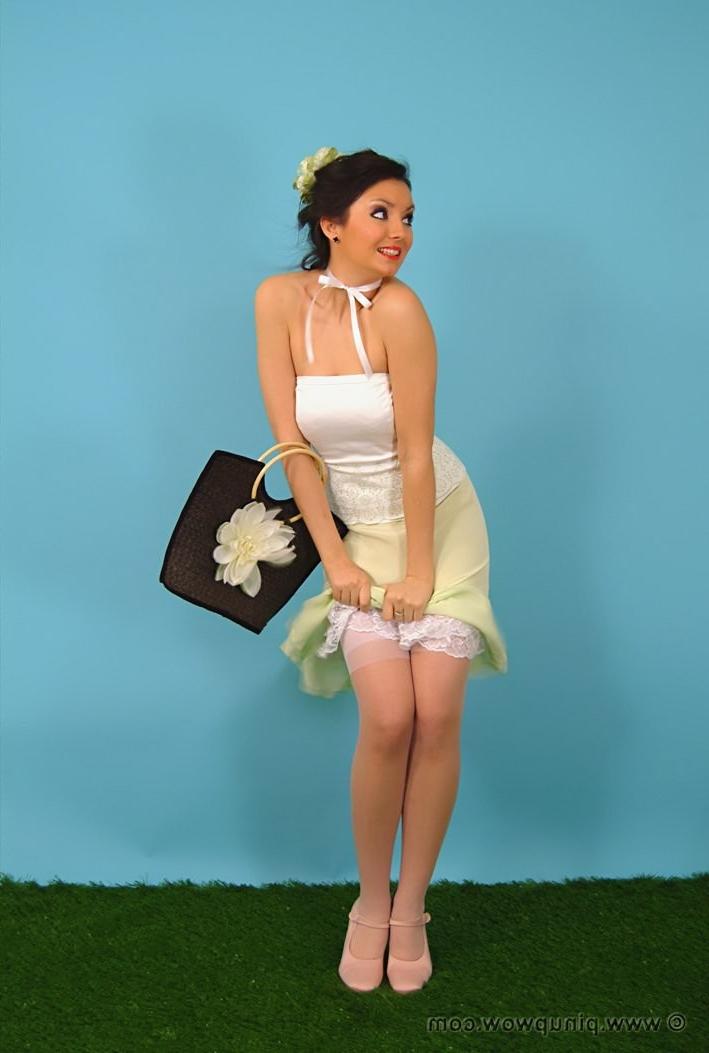 16P Pinup babe in retro style