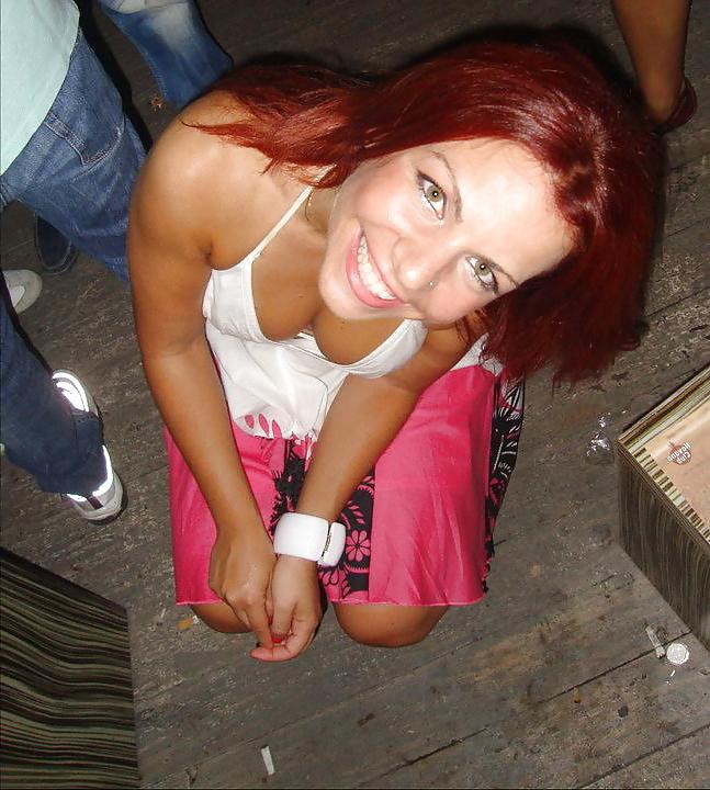 4P Downblouse-cleavage