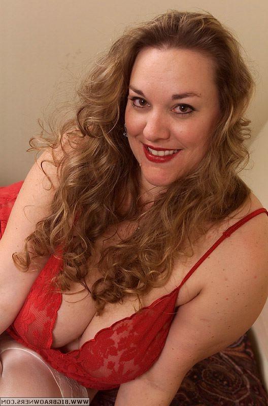 16P brunette chubby woman with big tits