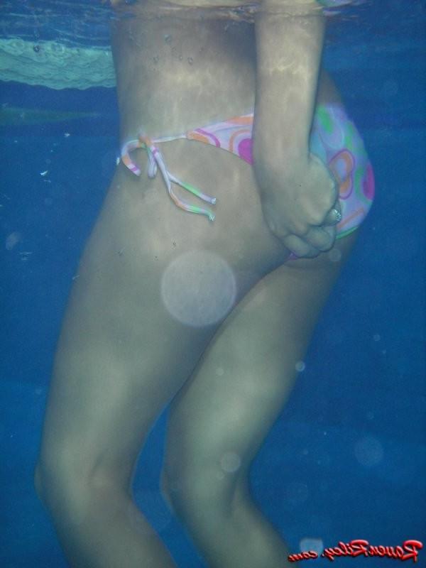 15P Killer teen brunette flashes delights underwater