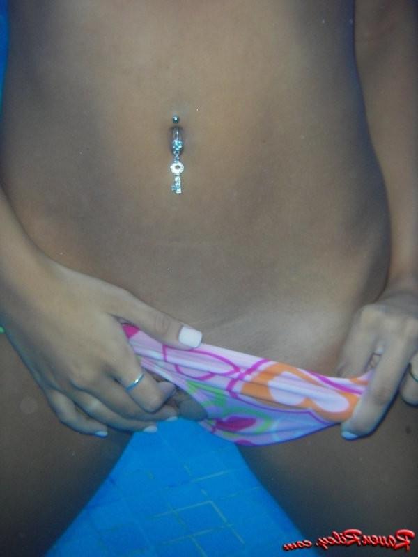 15P Killer teen brunette flashes delights underwater