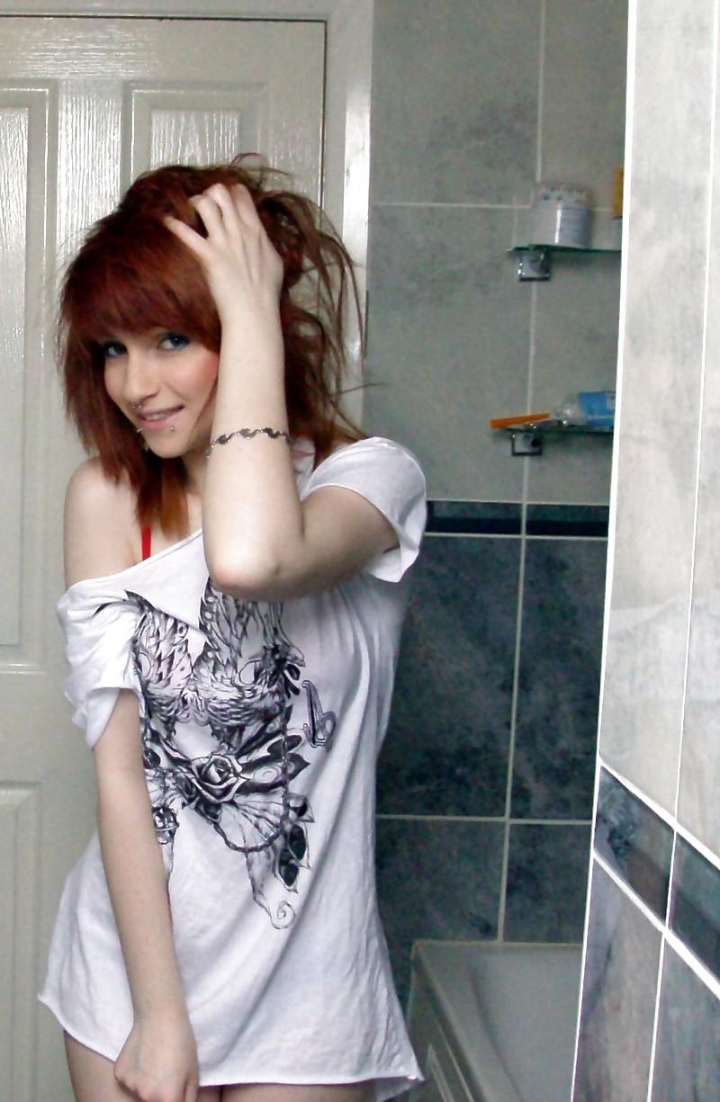 23P Redhead Teen In Batroom,By Blondelover