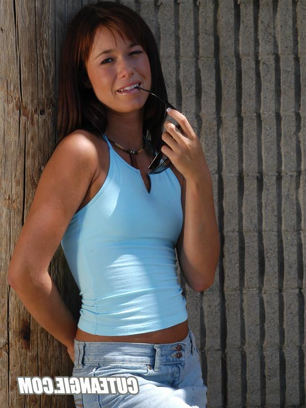 16P sexy brunette babe
