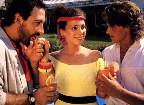 16P Sexy retro lady fucked by two horny dudes