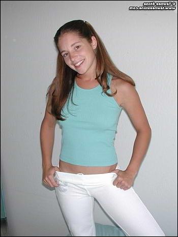 21P Brunette Tawnee classy stripping