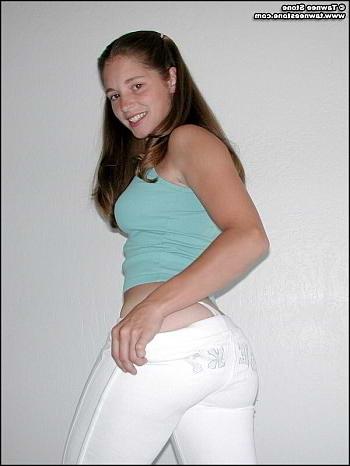 21P Brunette Tawnee classy stripping