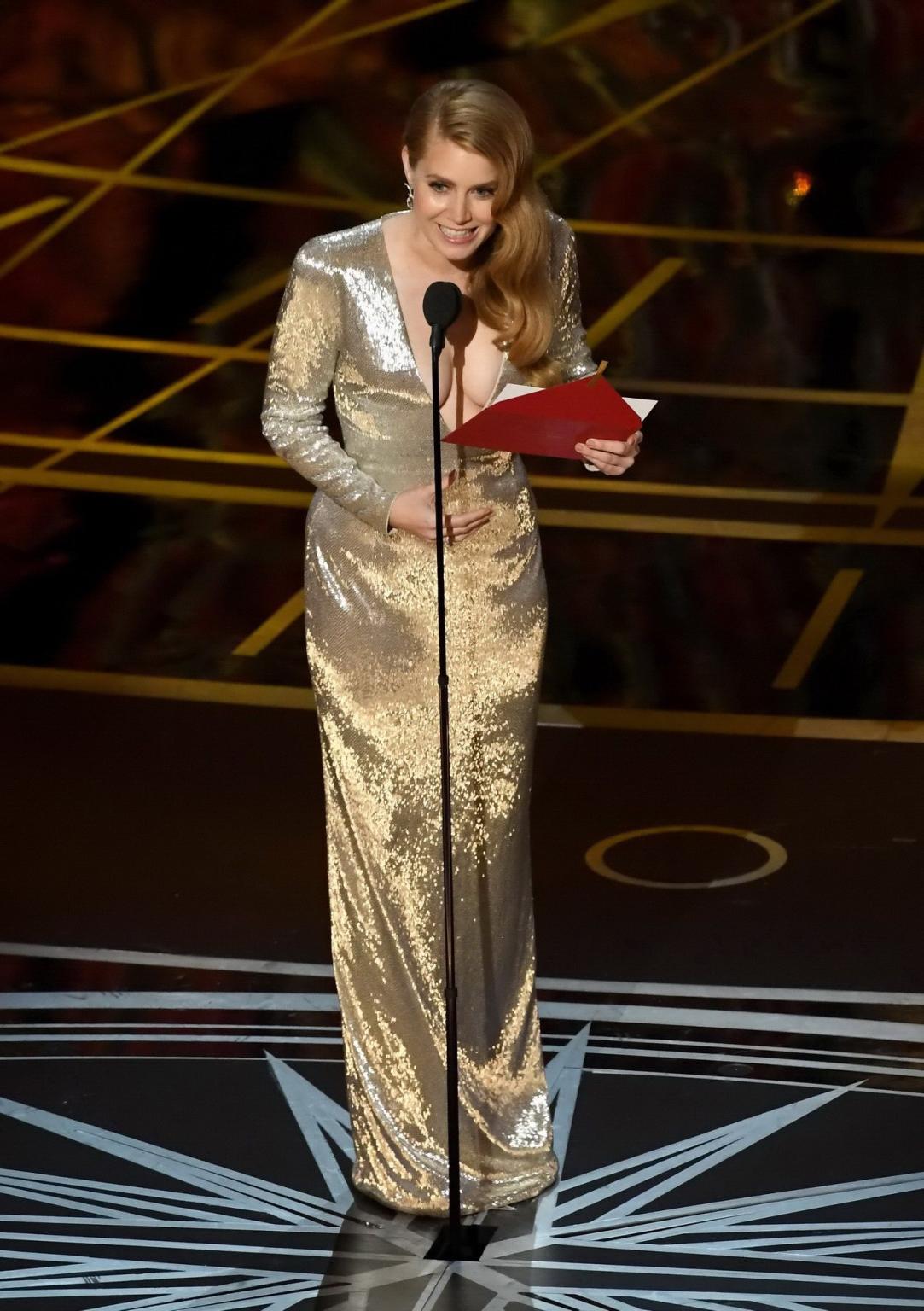 16P Amy Adams braless showing huge cleavage