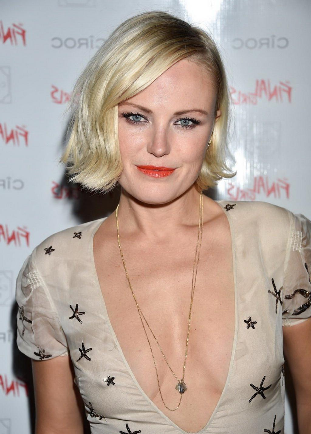 16P Malin Akerman showing huge cleavage and nipple pokies