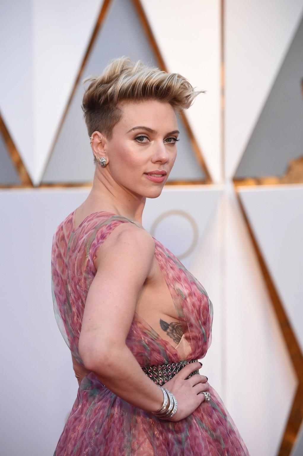 16P Scarlett Johansson shows sideboob in pink lace dress