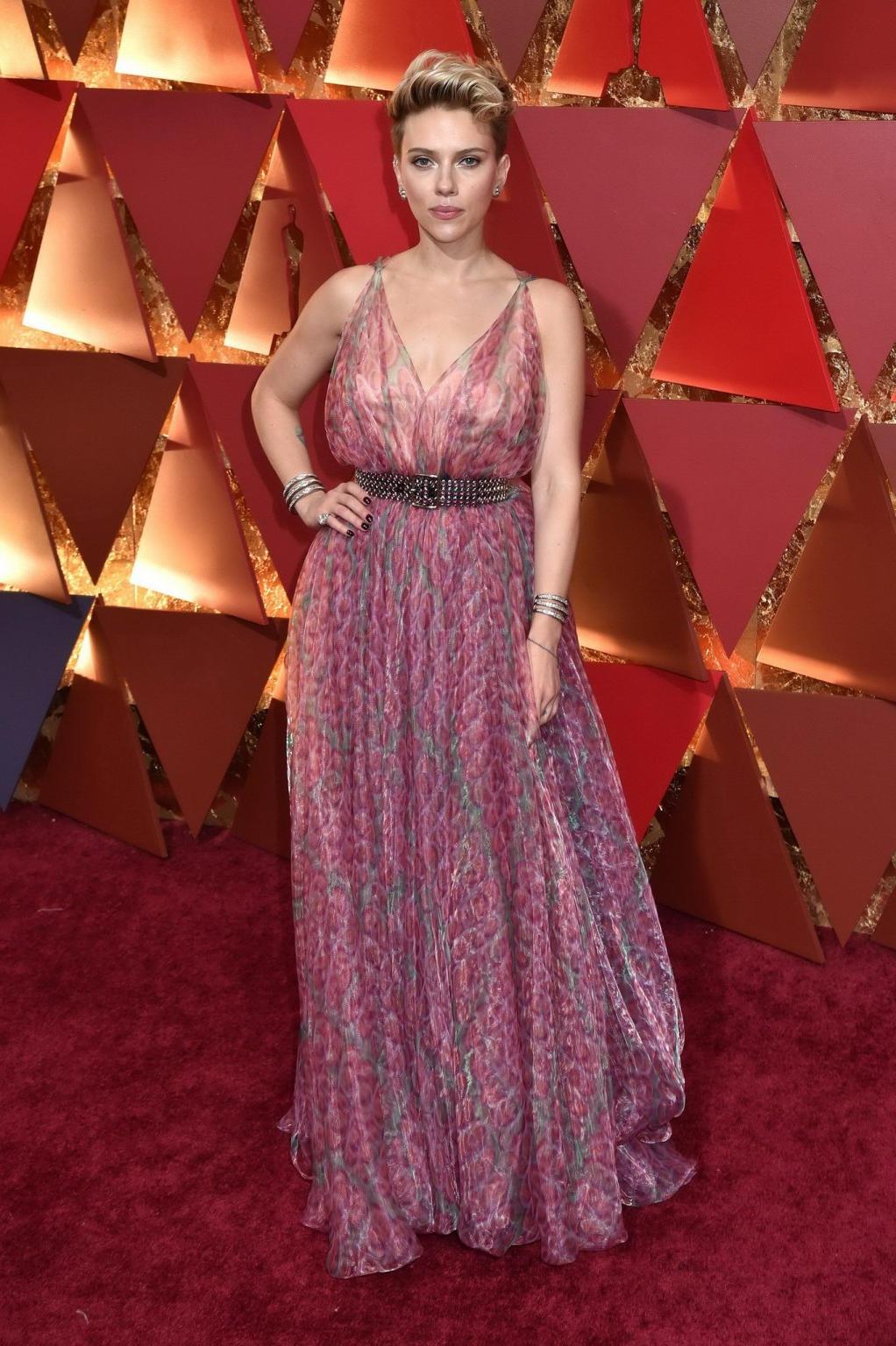 16P Scarlett Johansson shows sideboob in pink lace dress