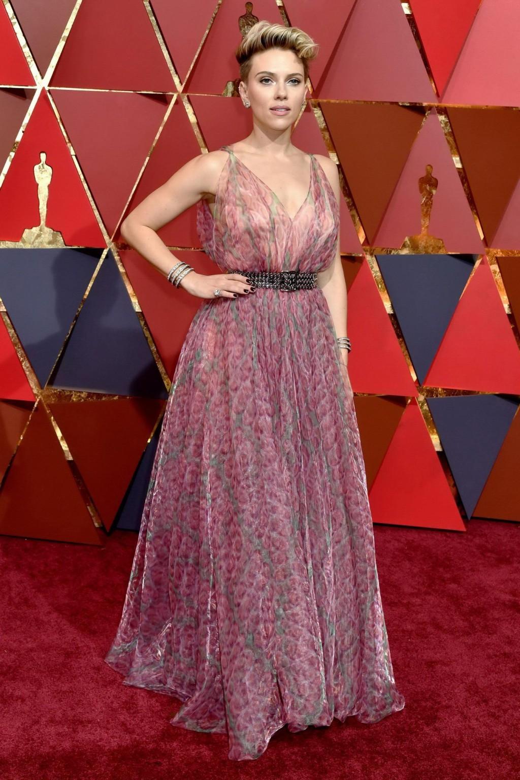 16P Scarlett Johansson shows sideboob in pink lace dress