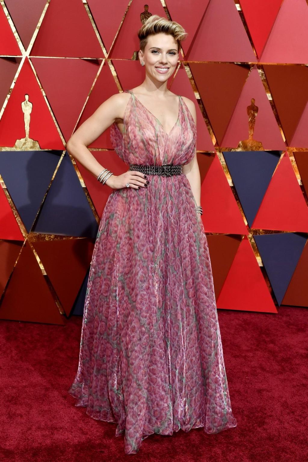 16P Scarlett Johansson shows sideboob in pink lace dress