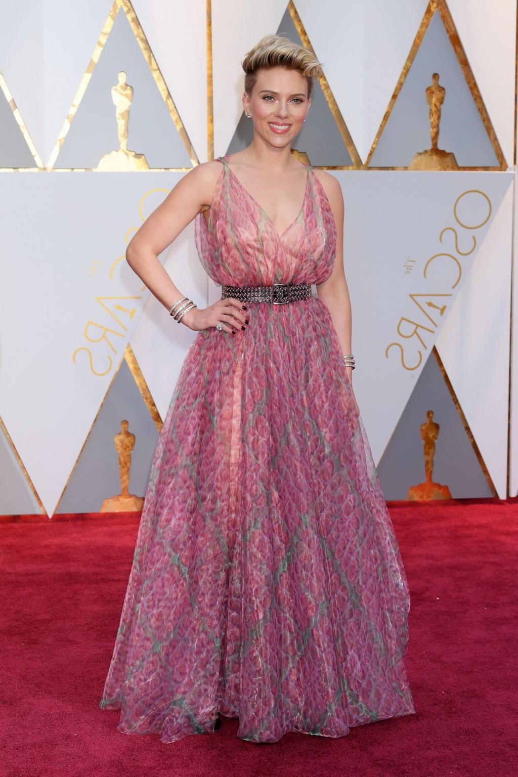 16P Scarlett Johansson shows sideboob in pink lace dress