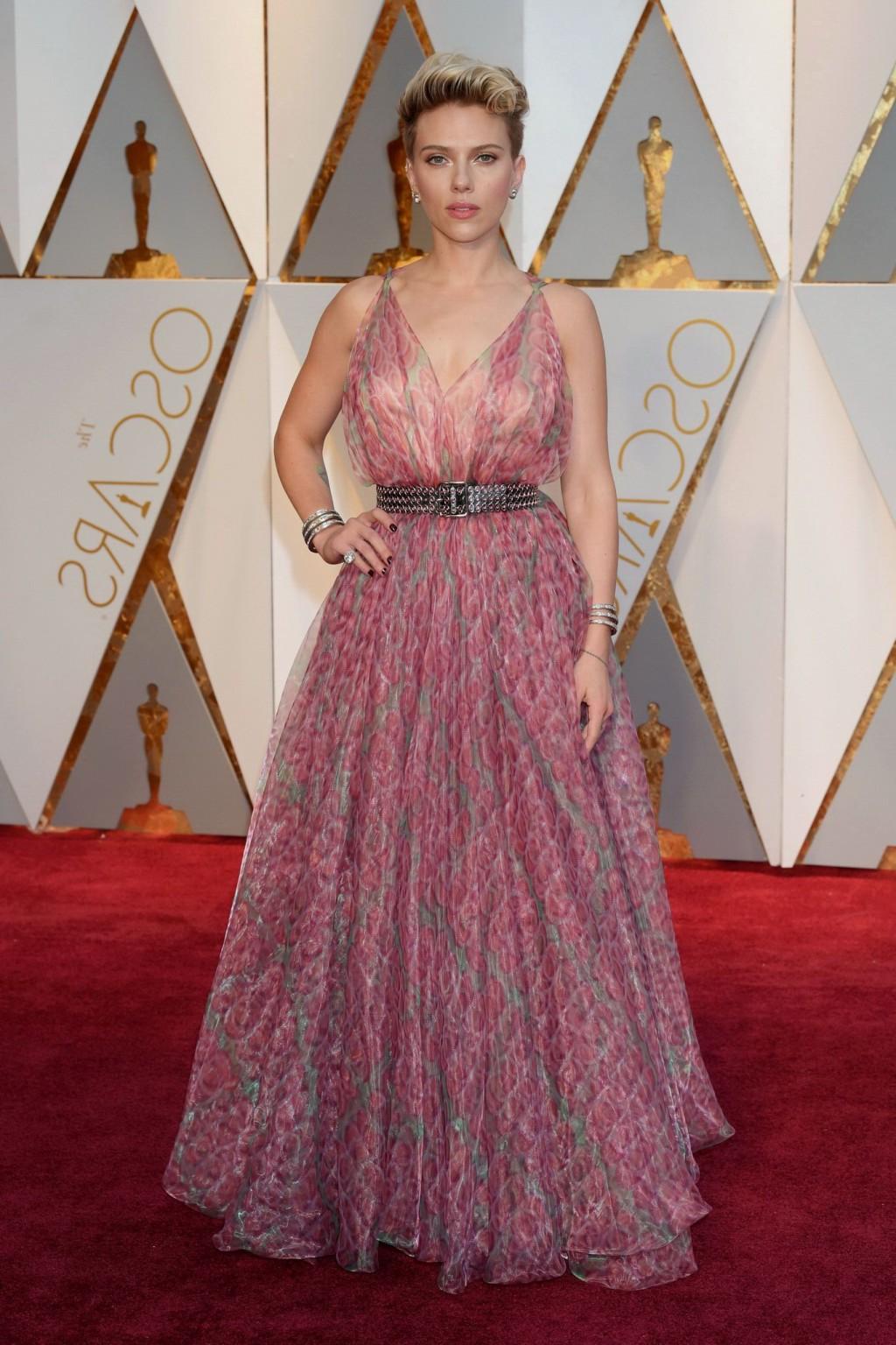 16P Scarlett Johansson shows sideboob in pink lace dress