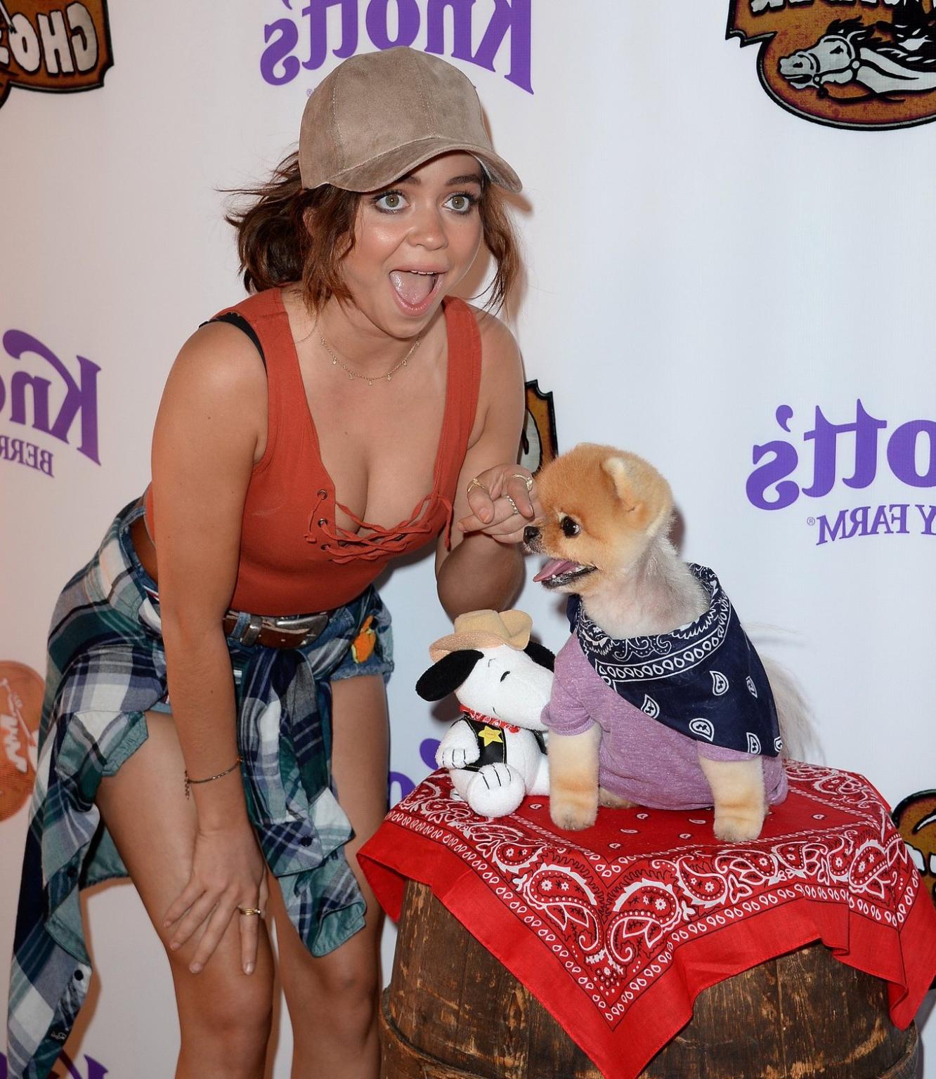 16P Sarah Hyland showing huge cleavage and legs