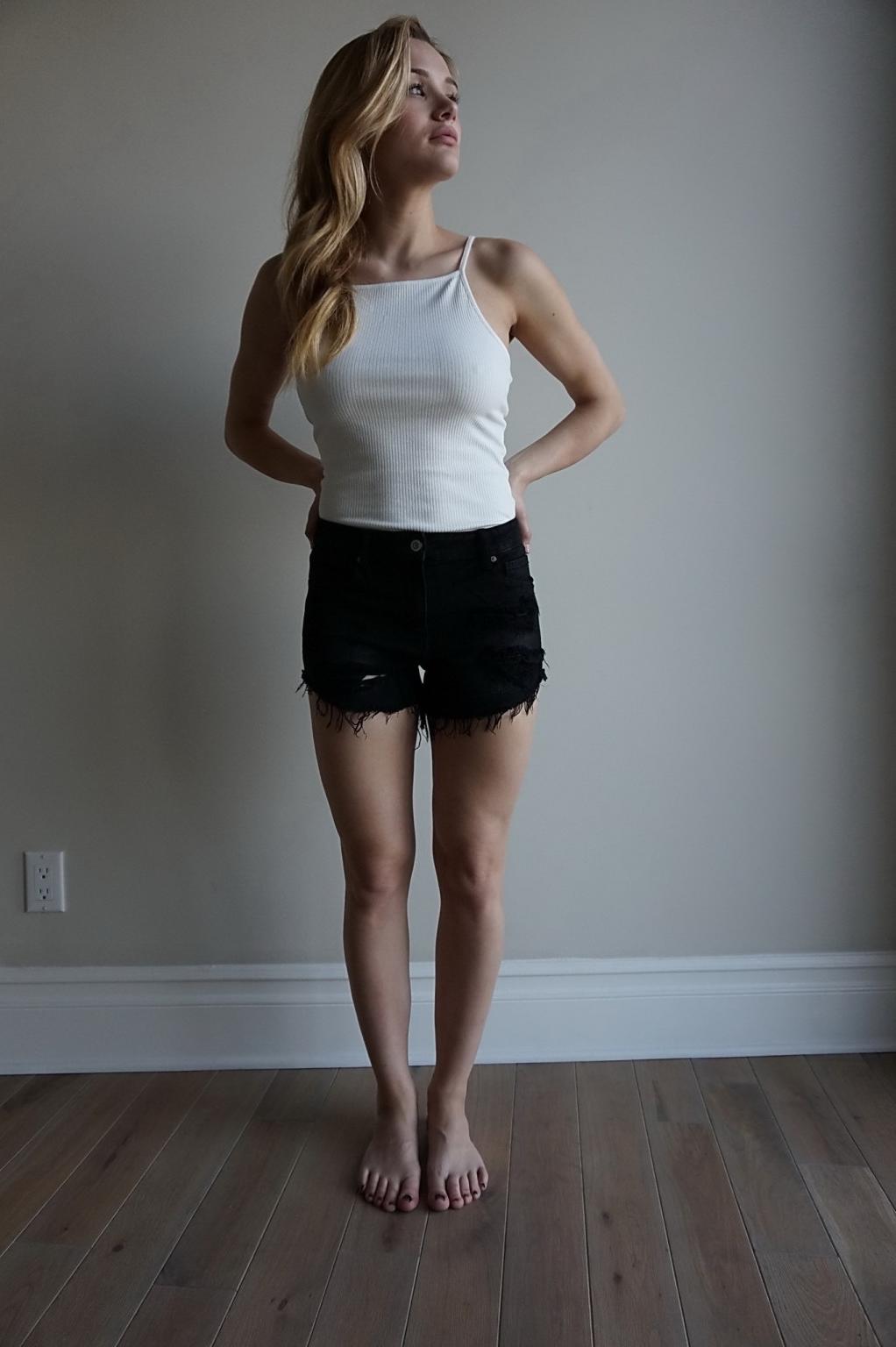 16P Haley King busty and leggy showing nipple pokies
