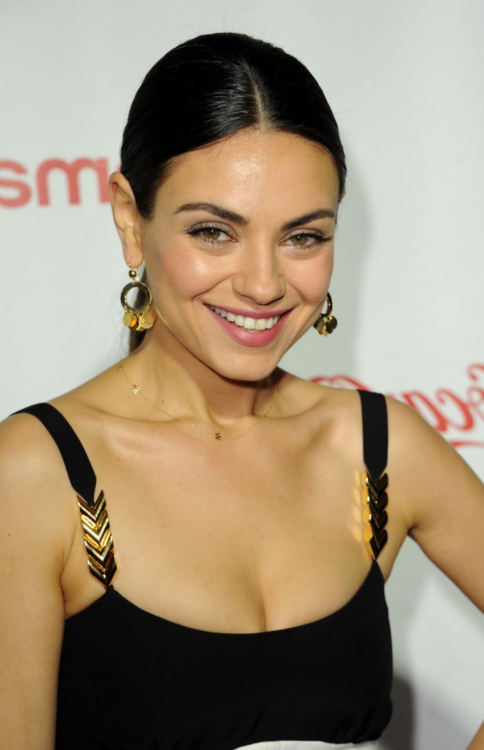 16P Mila Kunis showing big cleavage in hot monochrome dress