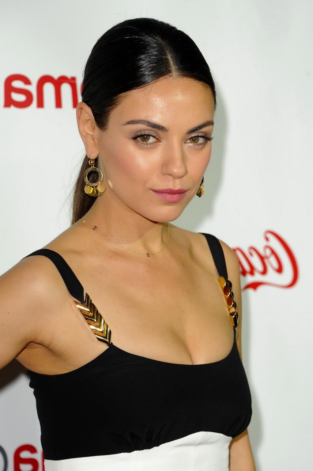 16P Mila Kunis showing big cleavage in hot monochrome dress
