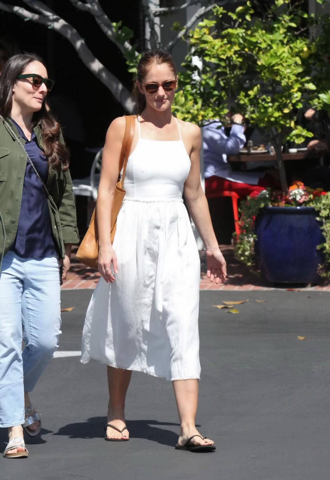 16P Minka Kelly showing nipple pokies in a sexy white dress