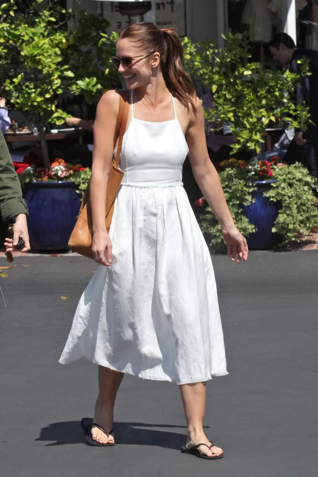 16P Minka Kelly showing nipple pokies in a sexy white dress