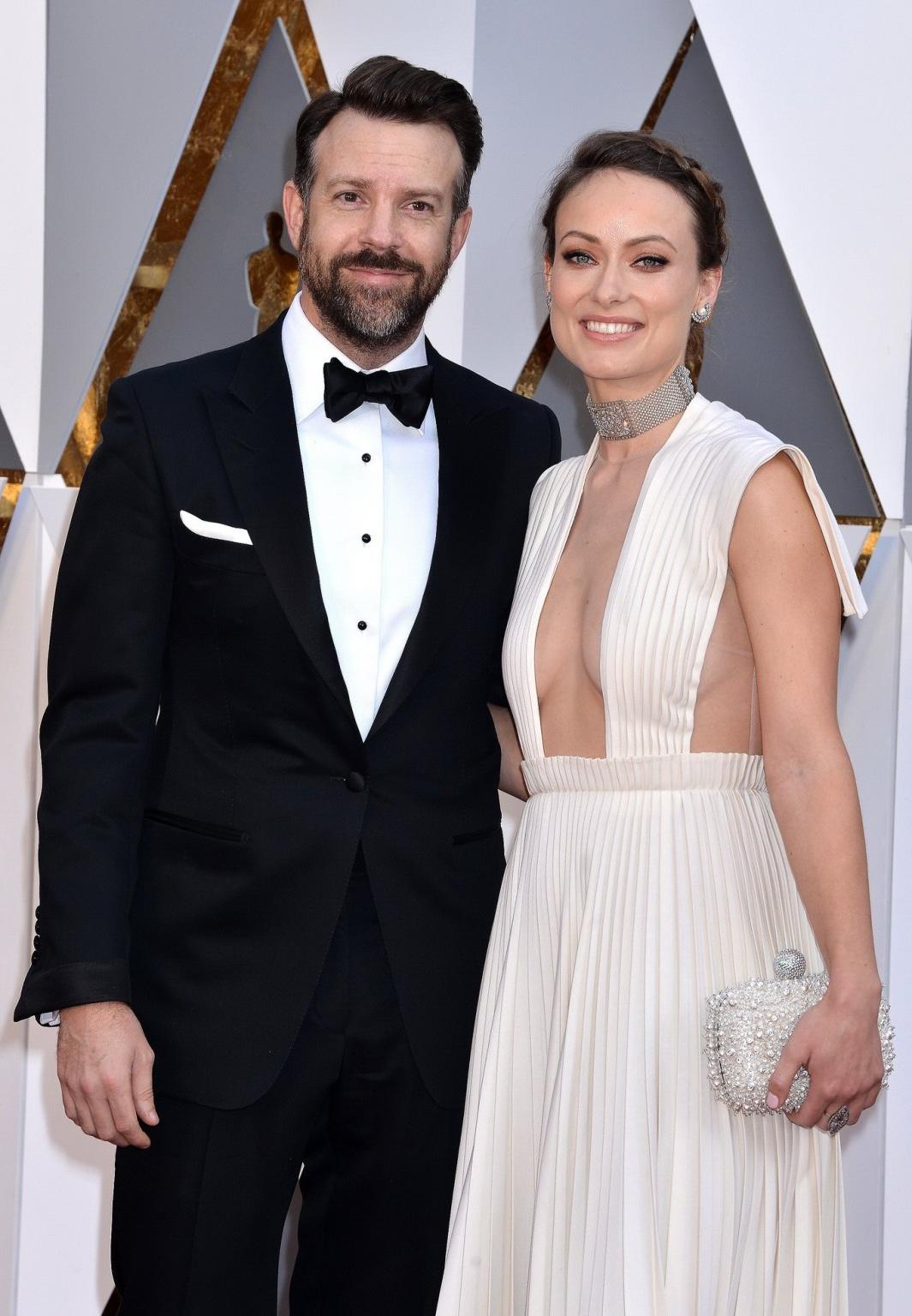 16P Olivia Wilde showing sideboob and huge cleavage