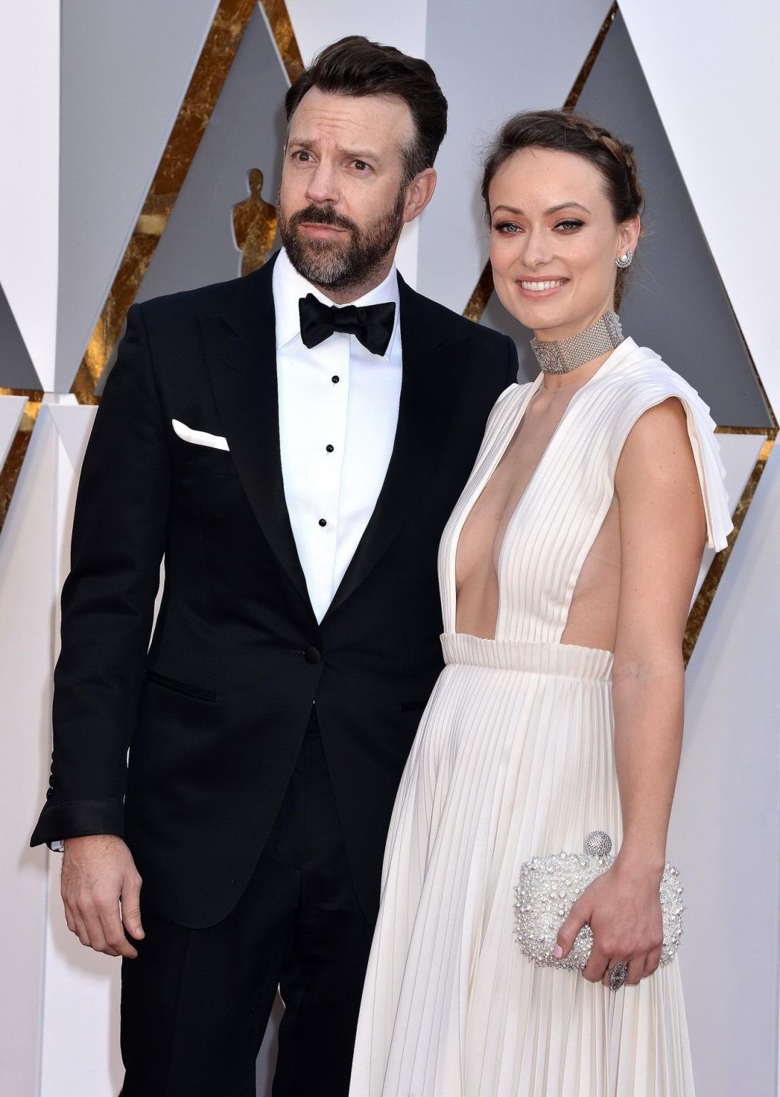 16P Olivia Wilde showing sideboob and huge cleavage