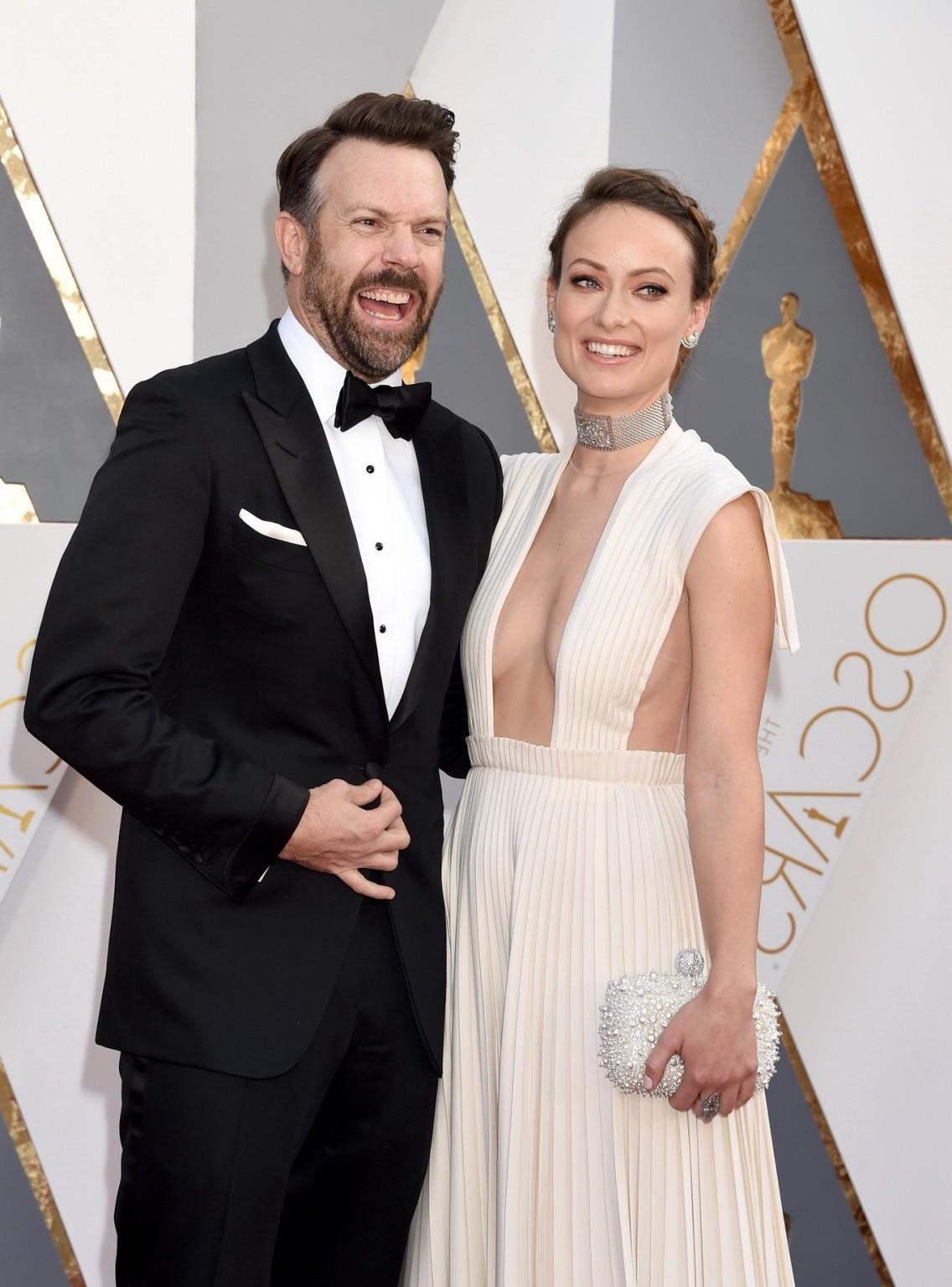16P Olivia Wilde showing sideboob and huge cleavage