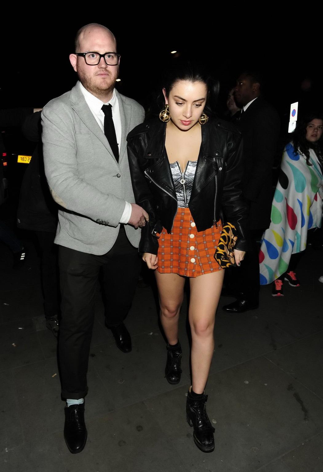 16P Charli XCX upskirt flashing her bare butt in public