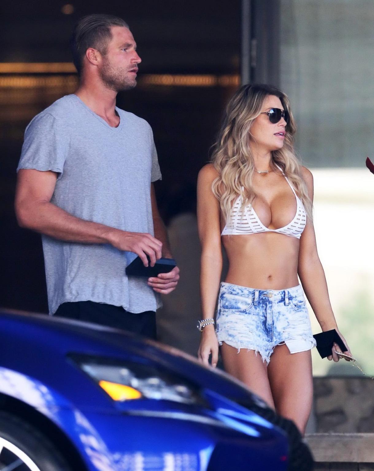 16P Samantha Hoopes hot areola and panty peek in public